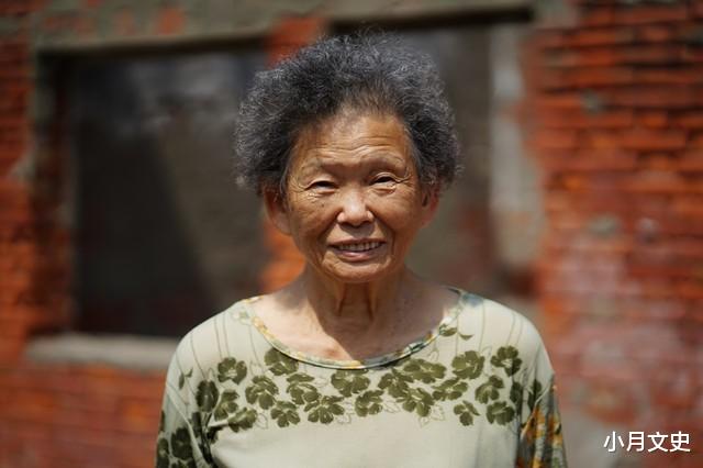 时光的回响，女子翻到去世21年母亲的日记，揭开尘封的记忆