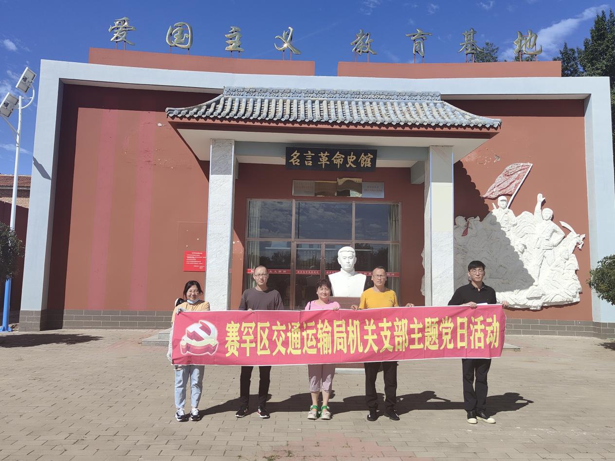 团结的力量，像石榴籽一样紧紧抱在一起