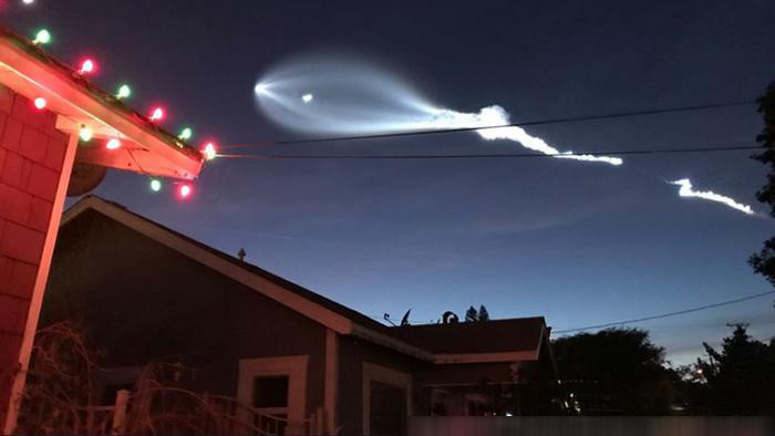 美国洛杉矶上空惊现V形UFO，神秘现象引发公众热议